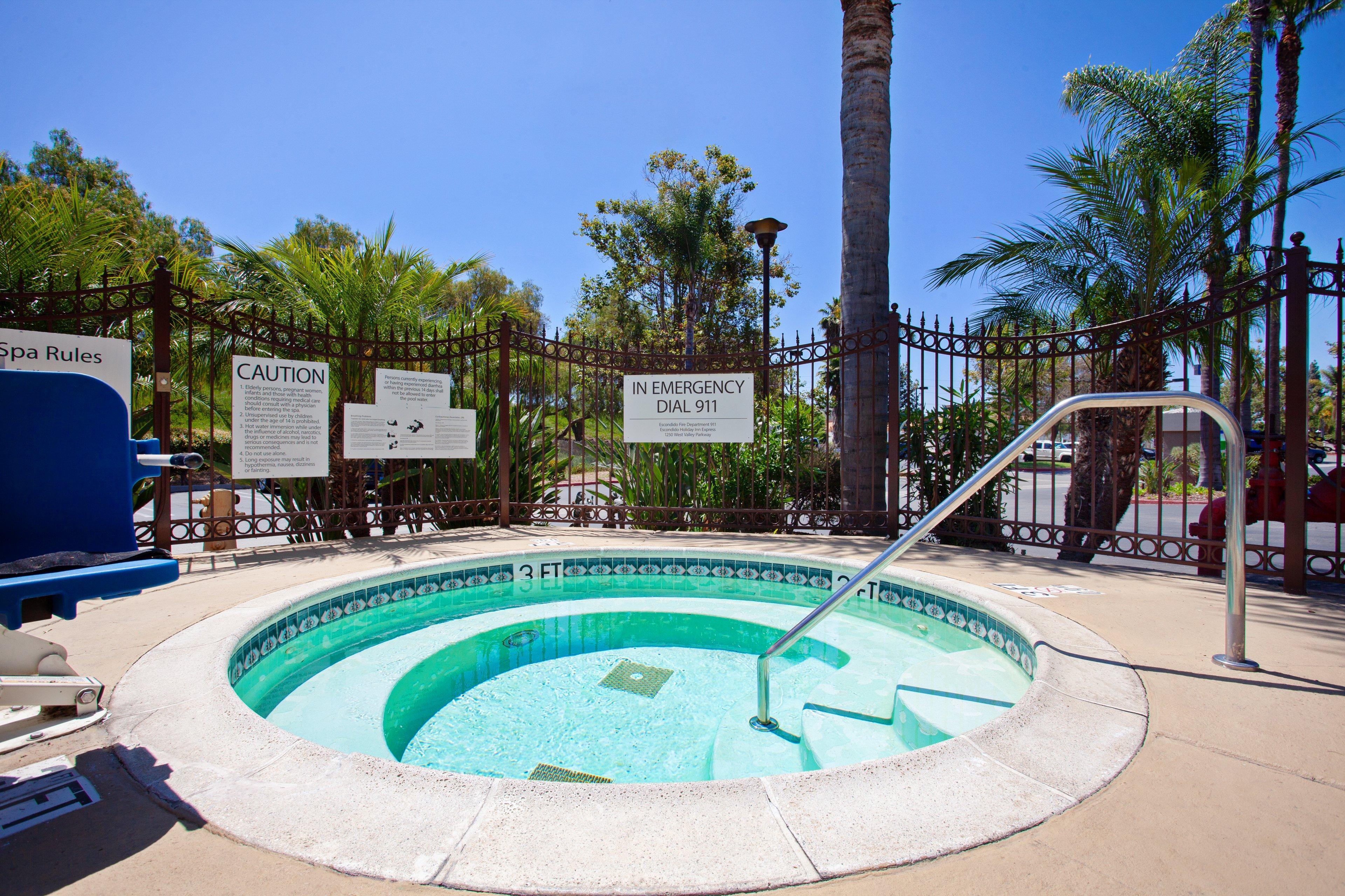 Holiday Inn Express Hotel & Suites San Diego-Escondido By Ihg Eksteriør billede