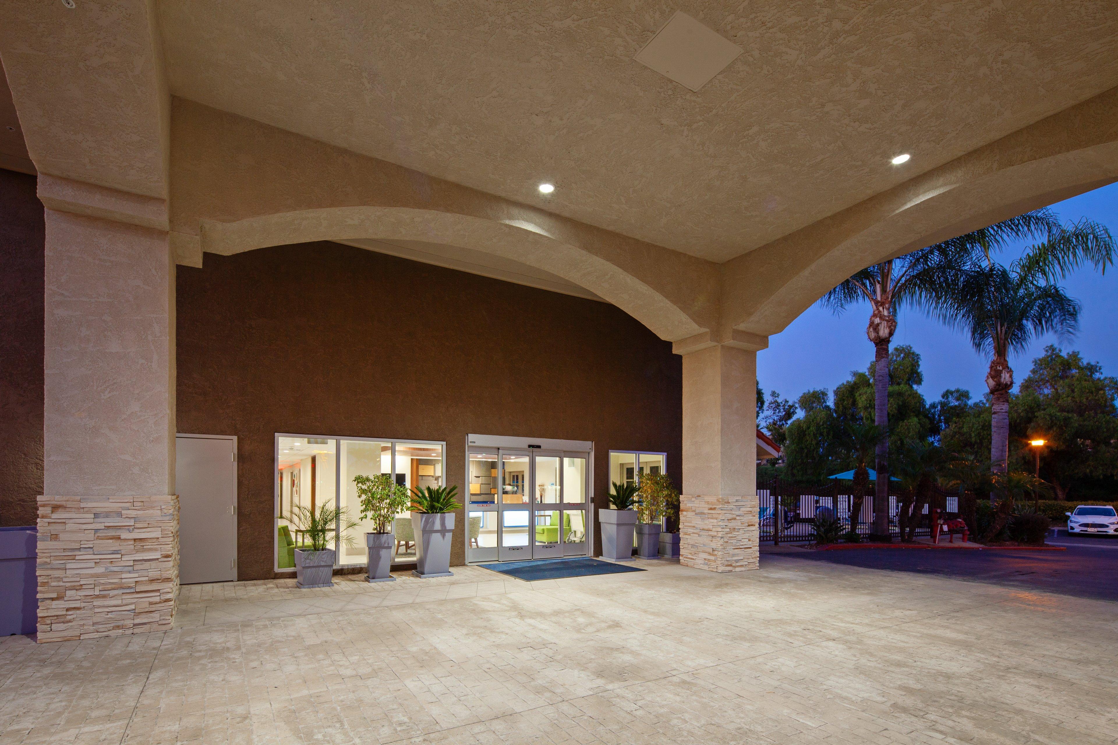 Holiday Inn Express Hotel & Suites San Diego-Escondido By Ihg Eksteriør billede